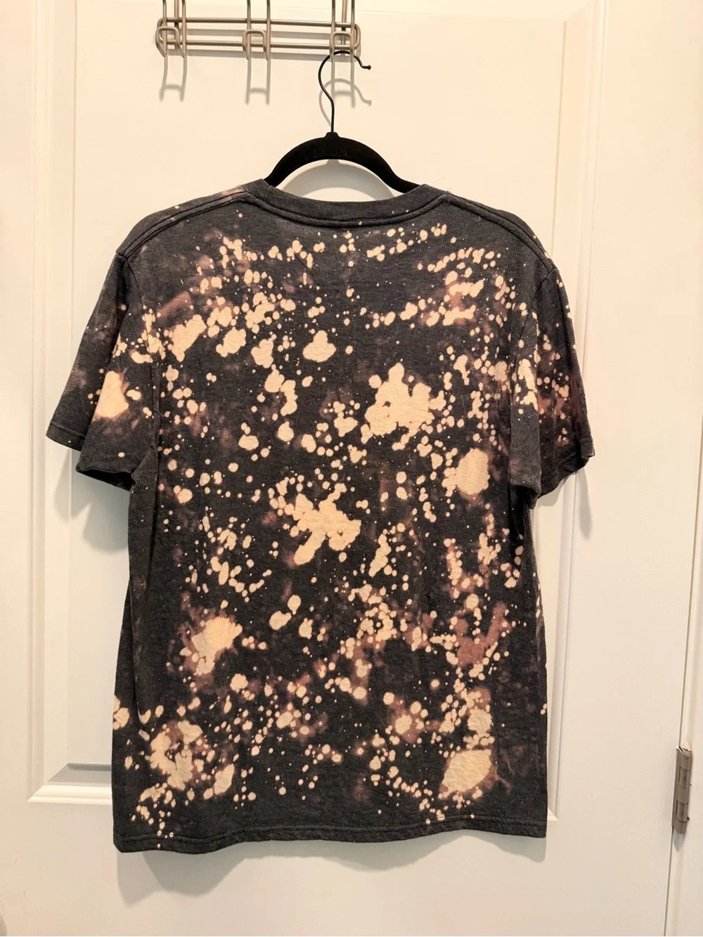 All About The Dye Hakuna Matata Bleach Splatter
Graphic Size M - Picture 4 of 5